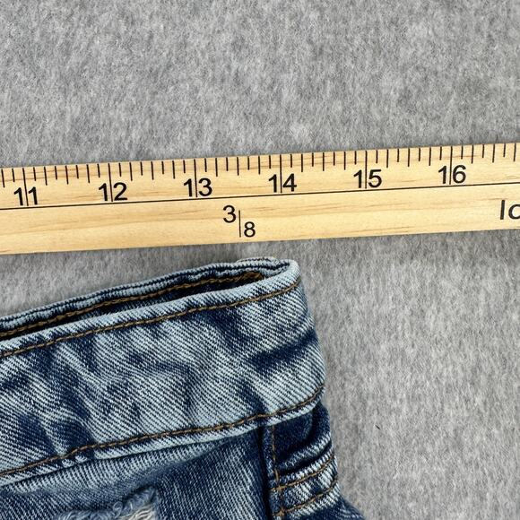 Wild Fable Mom Shorts WMNS 8 #VN1247024 Light Wash Blue Denim Distressed Frayed - Picture 6 of 8
